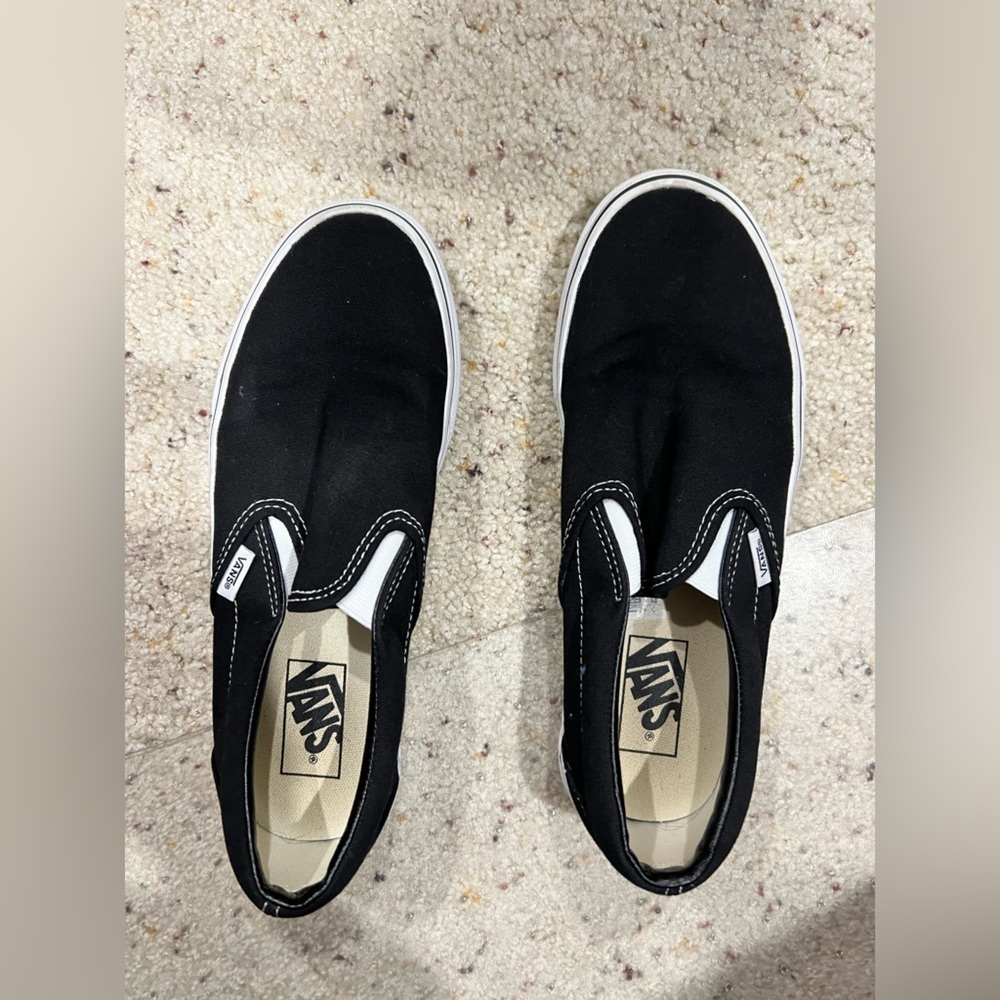 Black Vans men’s 7.5 women’s 9